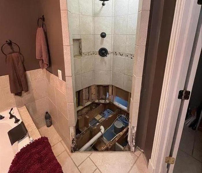 This picture shows a homeowner’s shower before the restoration process.